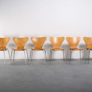 Fritz Hansen vlinderstoel design Arne Jacobsen chair series 7