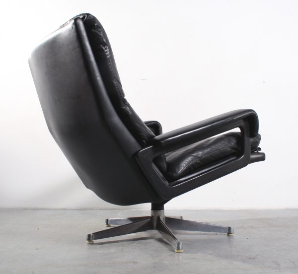 King chair design Strassle fauteuil Andre Vandenbeuck