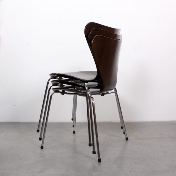 Arne Jacobsen chairs series 7